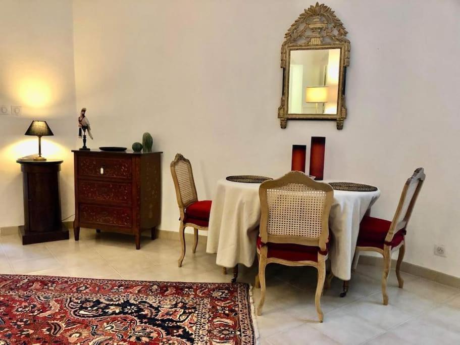 Ulysse, Appartement Spacieux Au Centre Historique D'Uzes En Rez-De-Chaussee Avec Exterieur, Proche Parking Des Marroniers 外观 照片